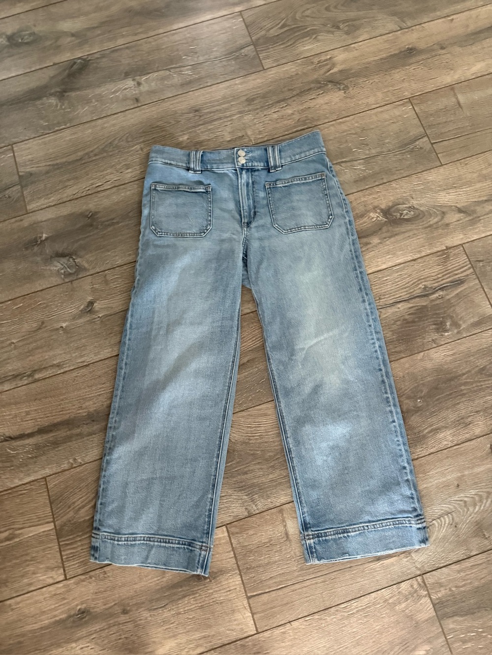 American Eagle stretch high waisted stovepipe crop jeans.